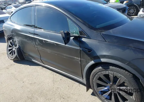 2023 Tesla Model X Dual Motor All-Wheel Drive/Standard Range z USA, uszkodzony, nr VIN 7SAXCAE52PF377914